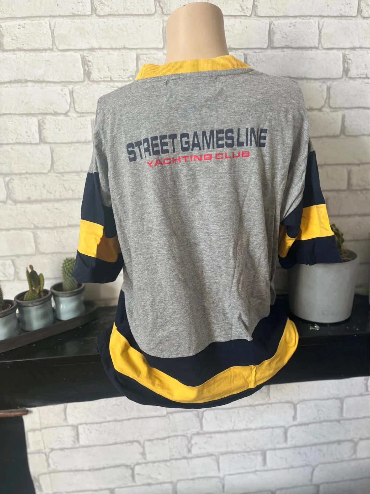Camiseta streetwear cinza e amarela – Tamanho 38/40 – Street – photo 3